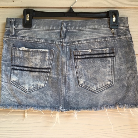 ♦️SOLD♦️ Cute Trendy Distressed Denim Jean skirt - Picture 4 of 4